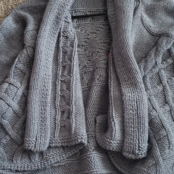 Esprit Sweater - Picture 4 of 4